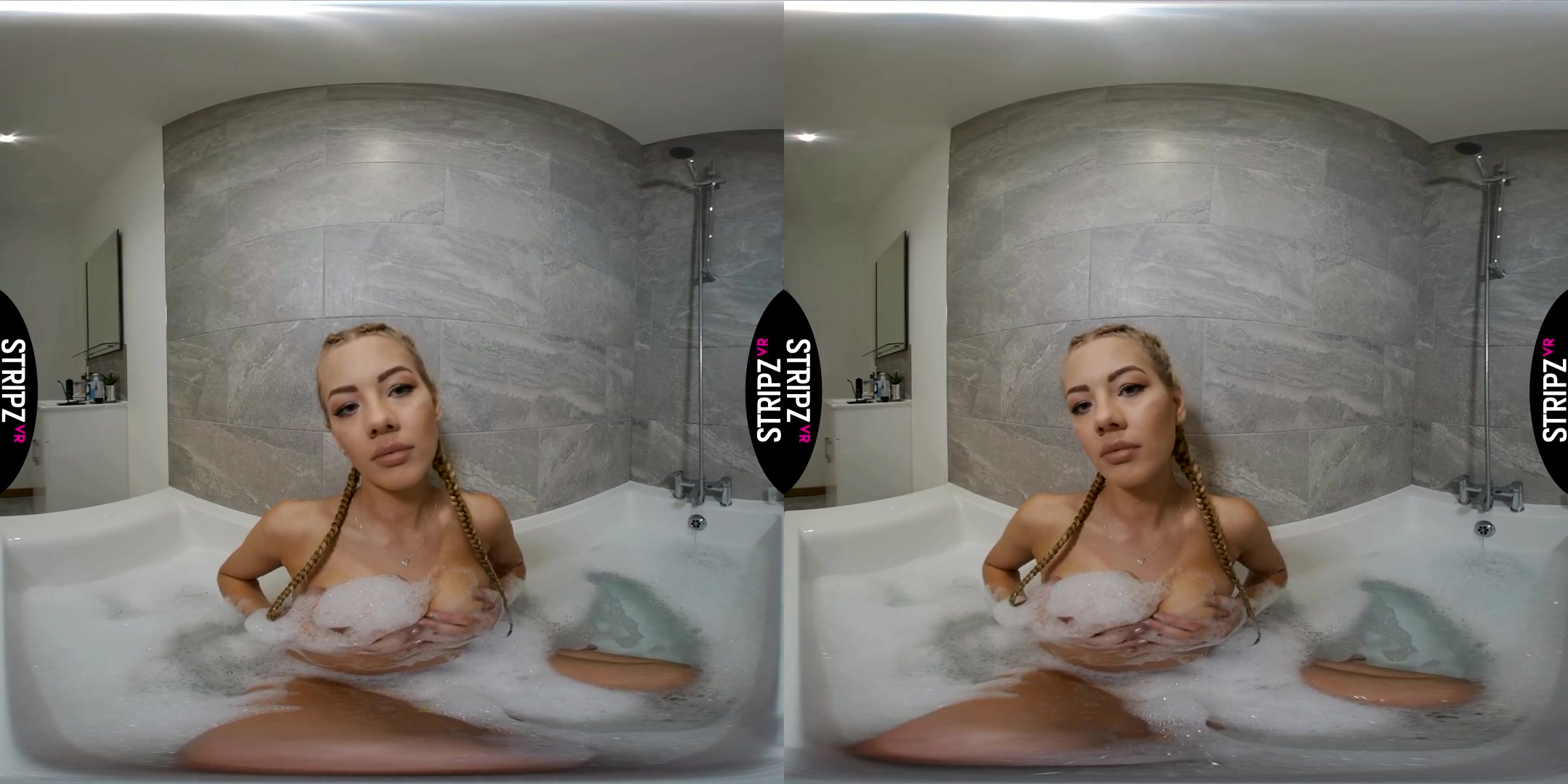 Courtney Marie in Bathe with Me... - StripzVR