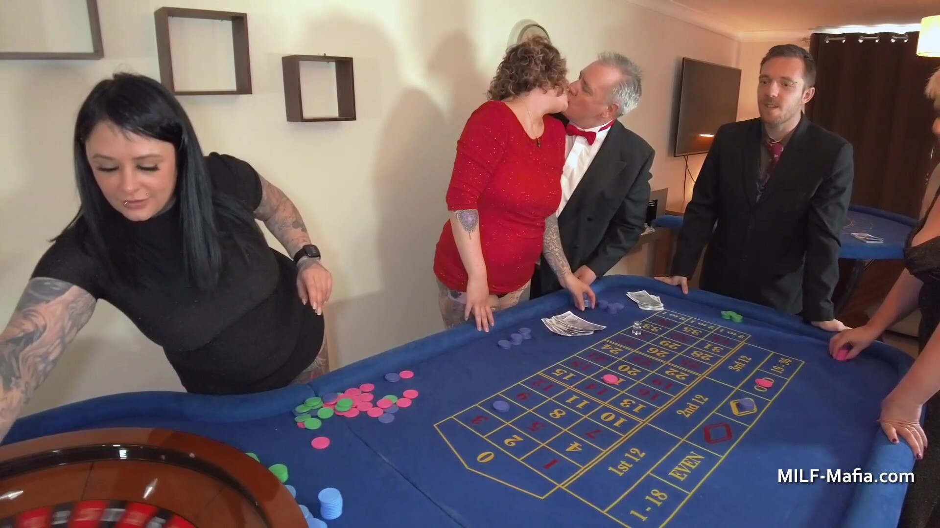 A night at the casino turns into a groupsex party