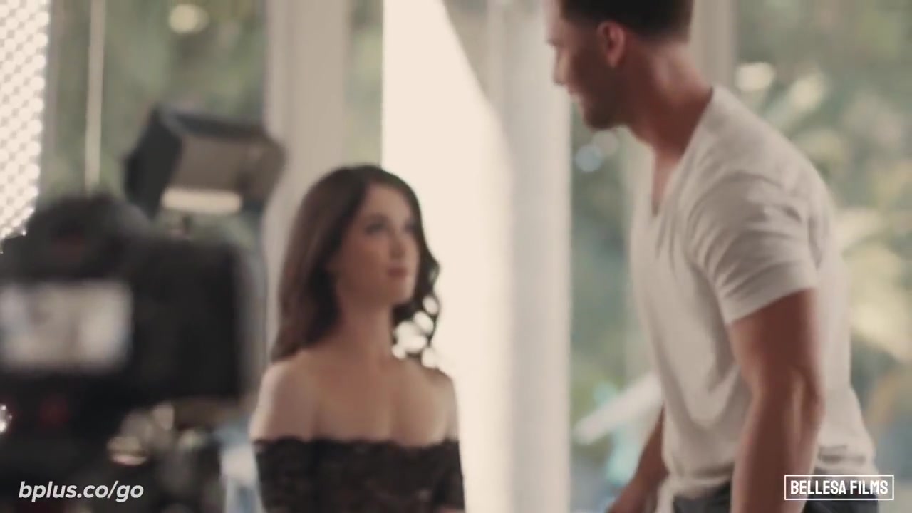 Evelyn Claire And Seth Gamble In Model Gets Pounded By Sexy Photographer