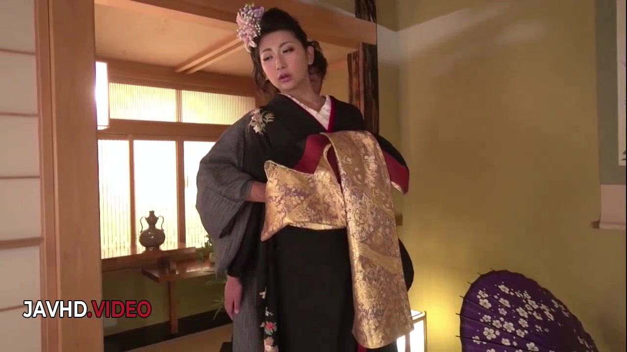 Yuna's sultry Japanese pleasure session