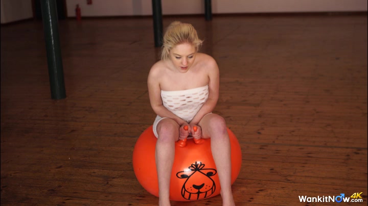 Amy Rose - Bouncing Beauty - Sexy Videos - WankitNow