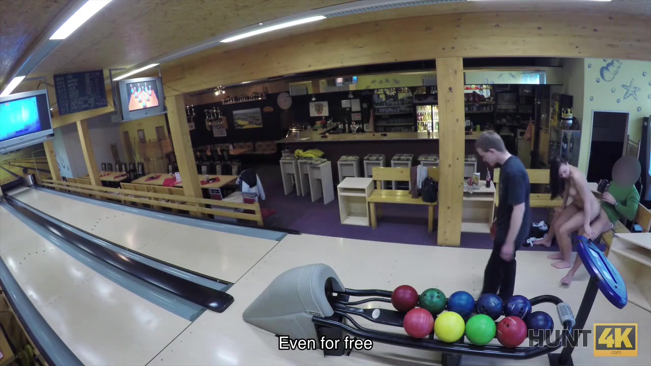 HUNT4K. Money helped hunter score successful strike in bowling bar