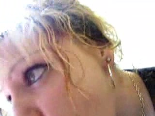 Good-looking slut has a sweet blowjob on amateur cam