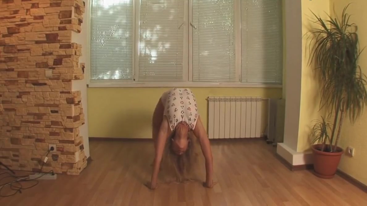 Russian Alla Klassnaja Does Bridges Naked And Shows How Flexible She Is