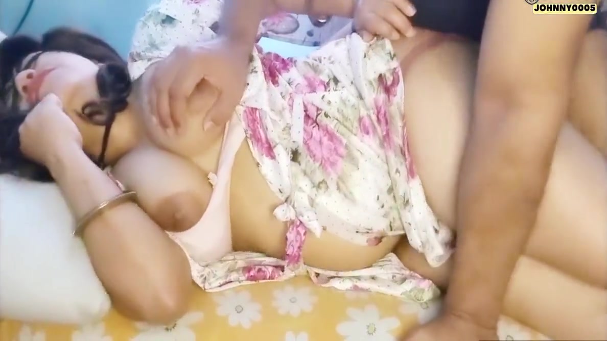 Sauteli Maa Ko Apane Bistar Mein Apane Sautele Bete Se Rough Sex Mila Bete Ne Cum Chut Me Nikala