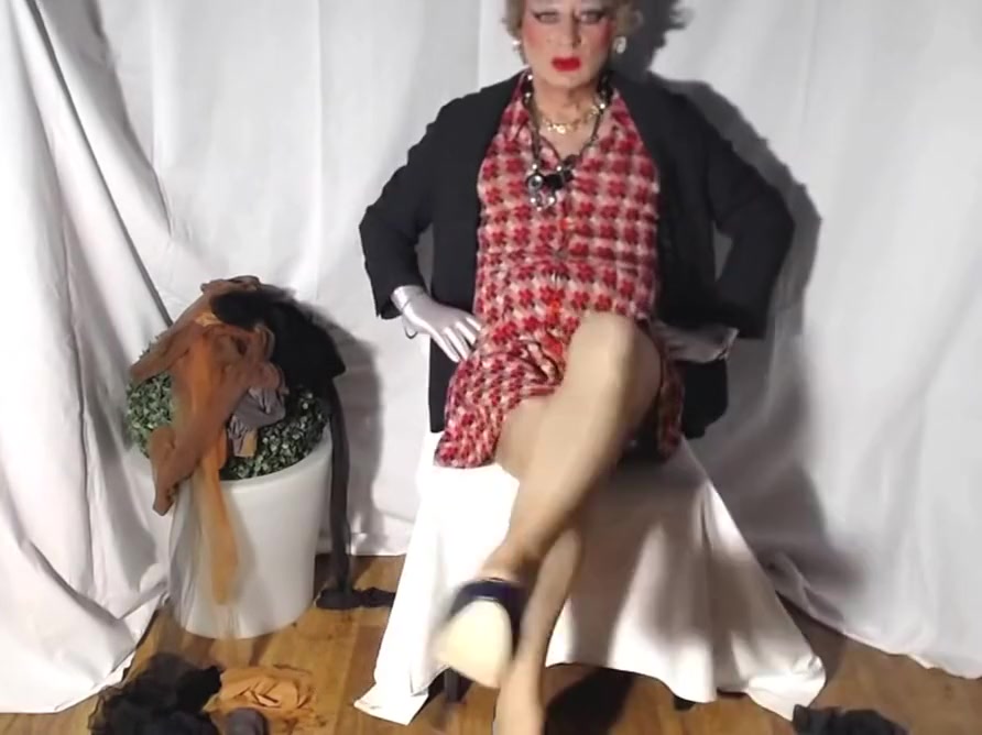 Solo Granny Shemale