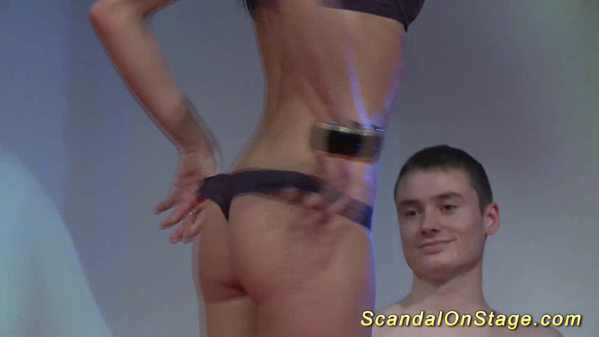 lapdance on public stage