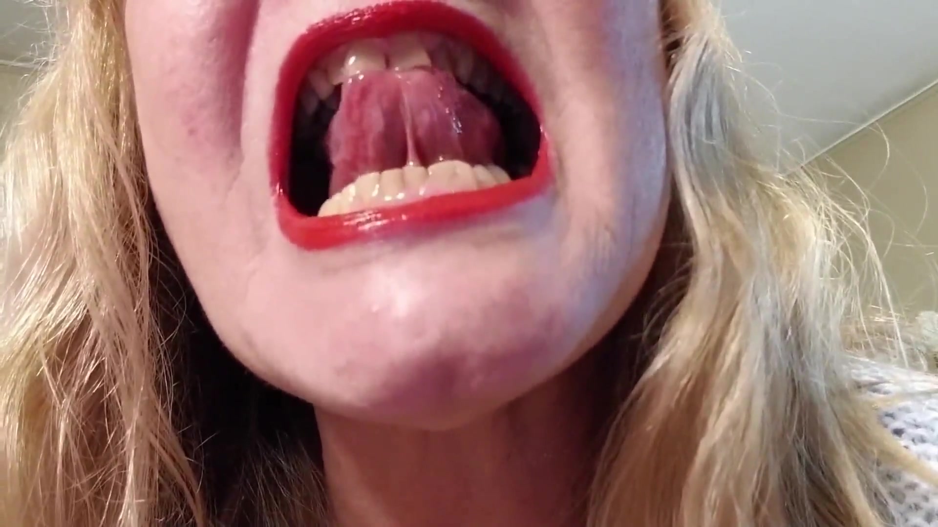 Shiny Red Lipstick - TacAmateurs