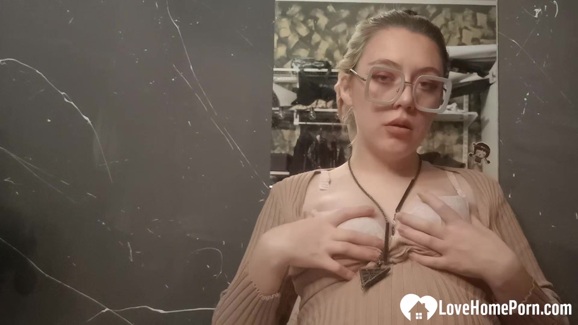 Naughty beauty fingering herself in hardcore fashion