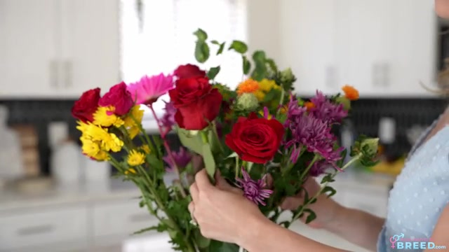 Flowers For My Stepmom - S2:E10 - Momlover