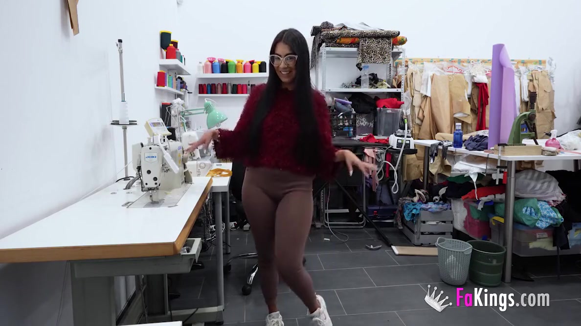 Young Amateur Latina Lara Rey Shows Us How Much Fun She Has With Her Friends