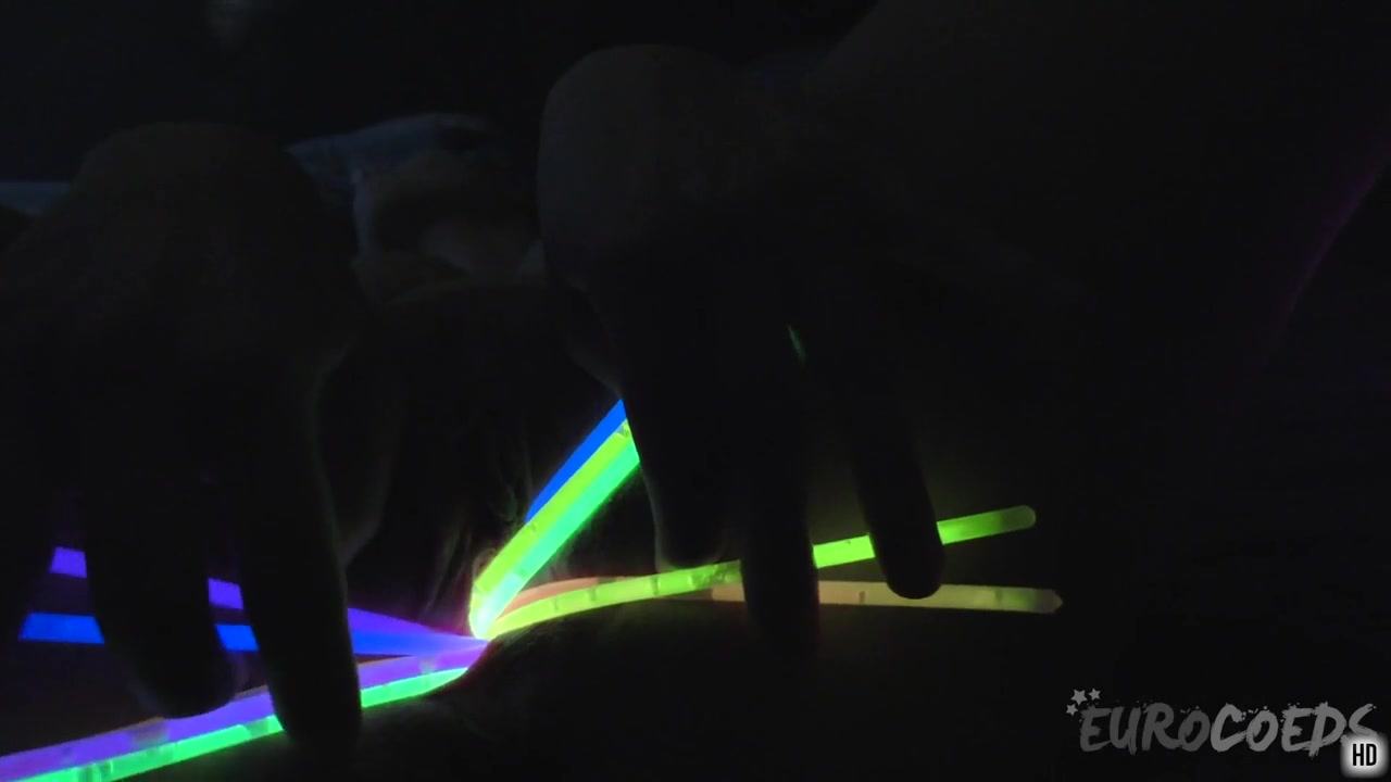Nice Girl 27yo Raquel Gaping Her Pussy Open With Kinky Glowsticks Cervix View - EuroCoeds
