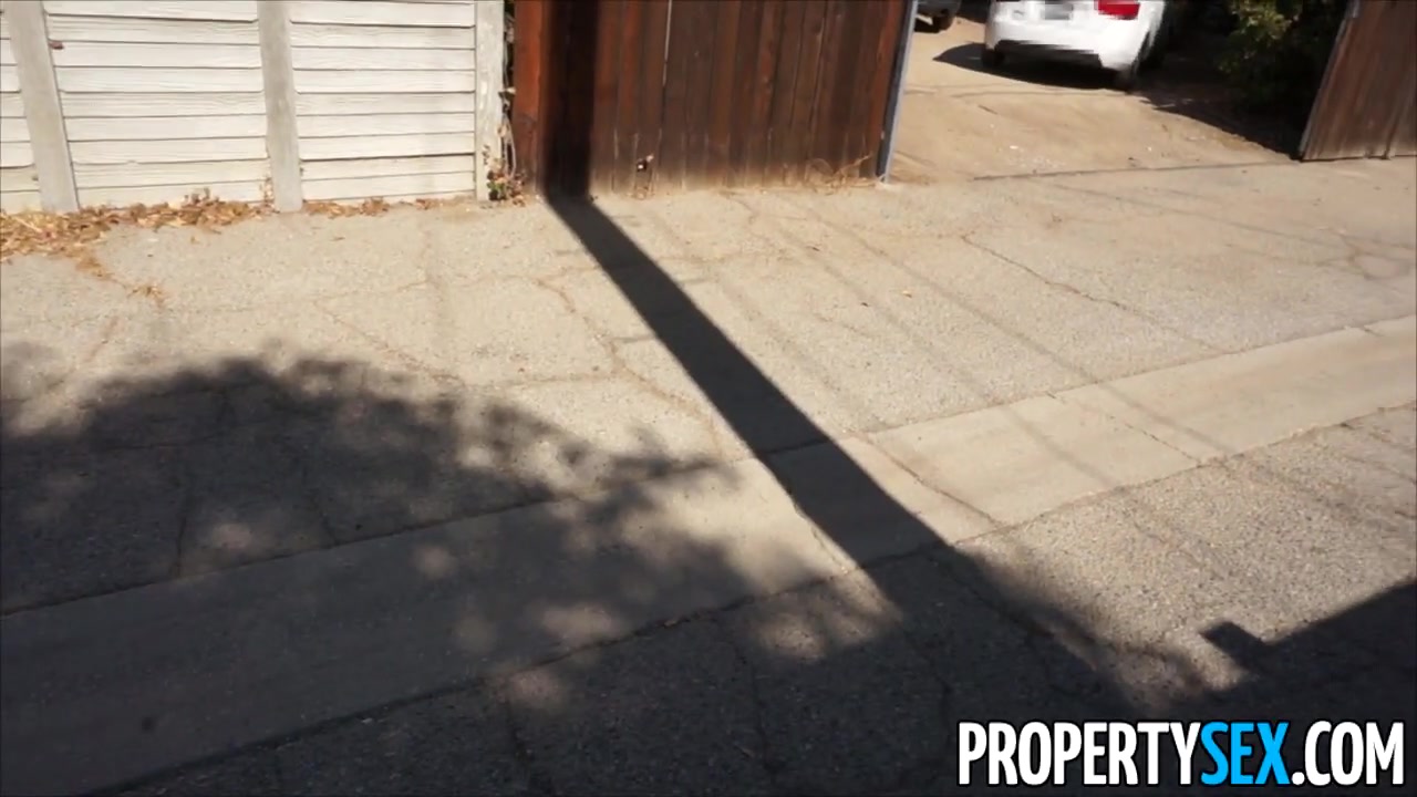 PropertySex Real Estate Agent Desperate to Sell House Fucks on Camera