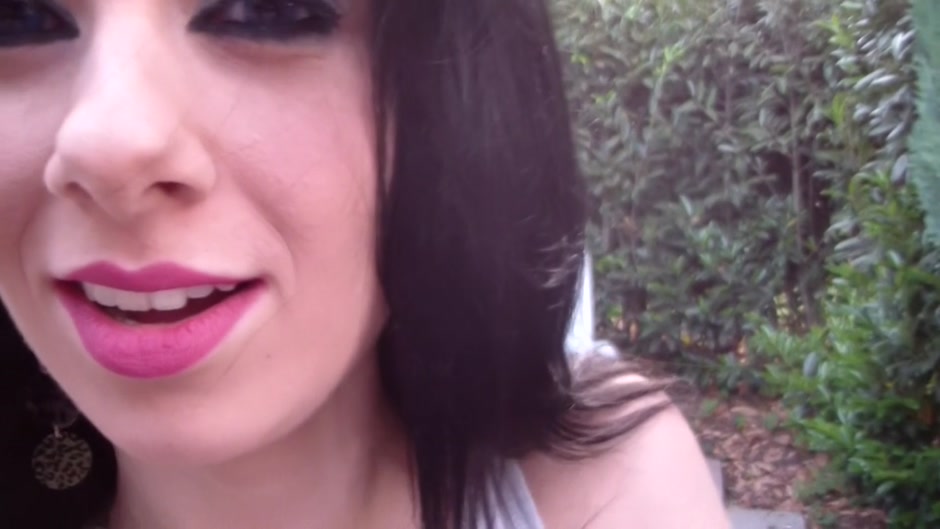 Ella in outdoor amateur video with jilling off and blowjob