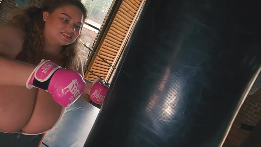 Boxing and My Boobs Fall Out - RealAnnaKatz
