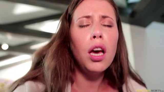 Stepmom Goes On Dates - S2:E1 - Momlover