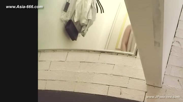 peeping asian changeroom.1