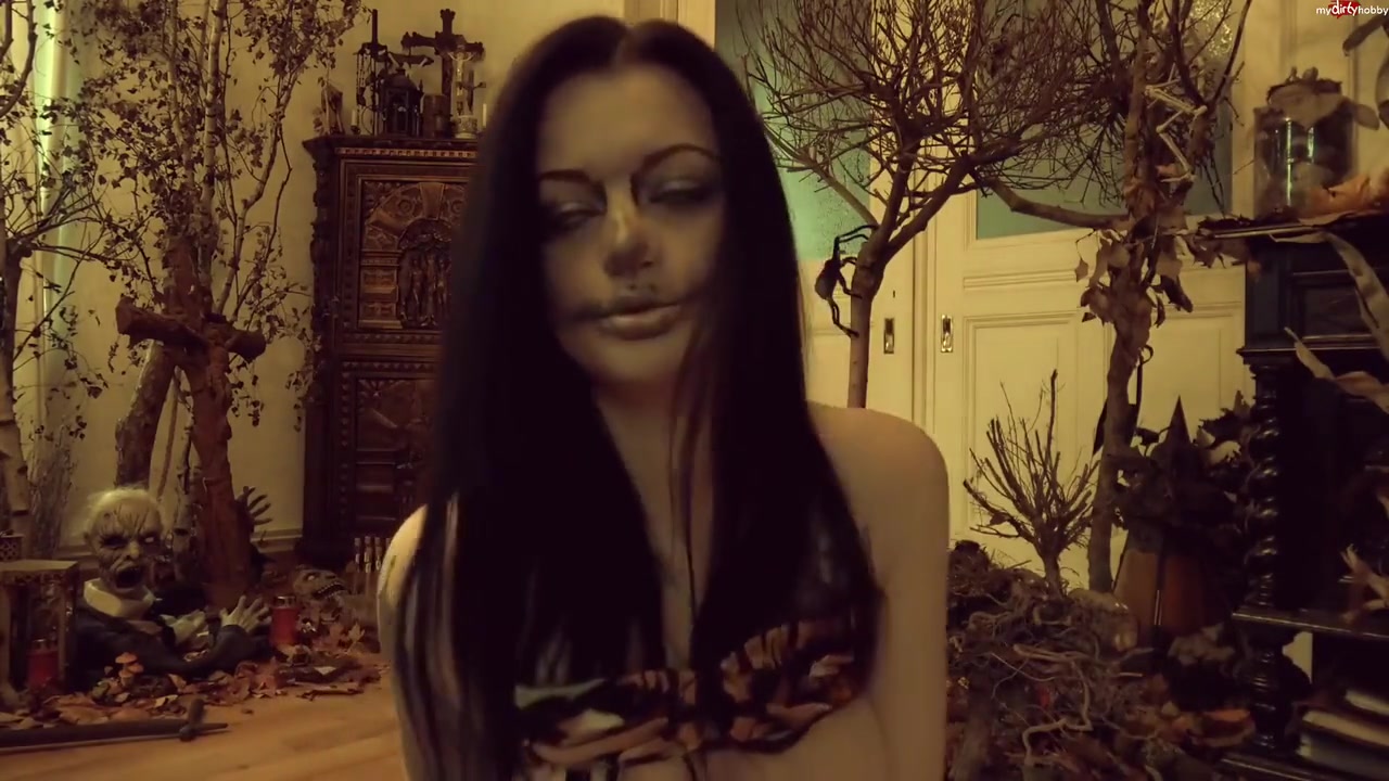 The Witch With Alissa Noir