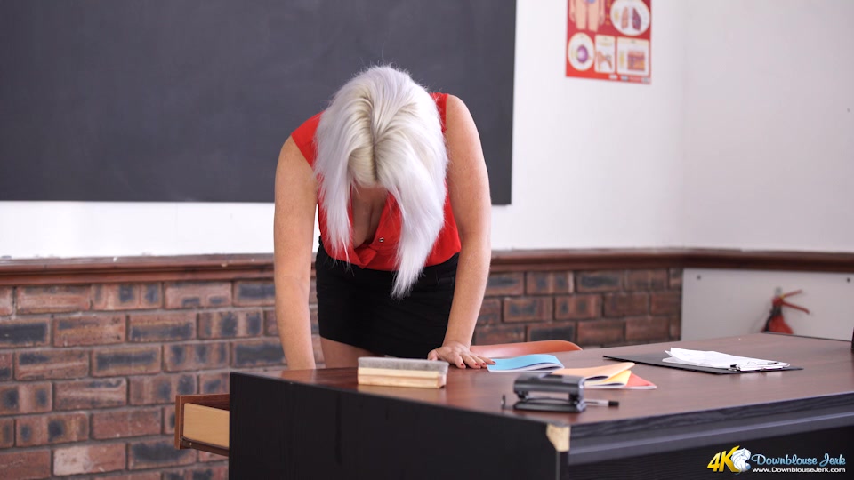 Lu Elissa in Downblouse Education - DownblouseJerk