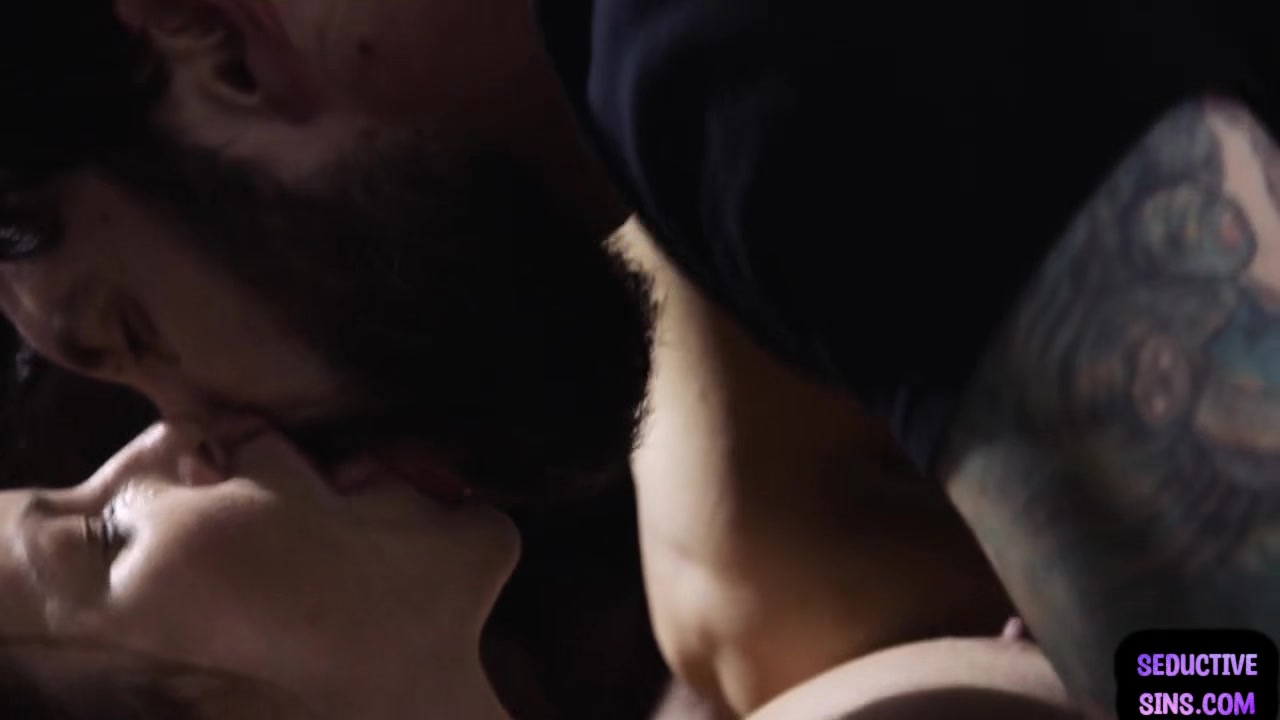 Full bosomed MILF fucked and jizzed by foot fetish dude