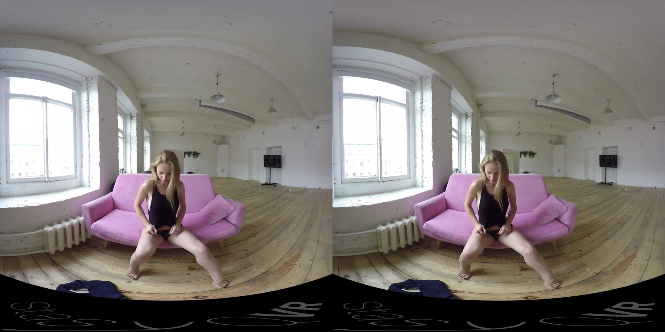 Tight Blonde Morning Striptease - StasyQVR