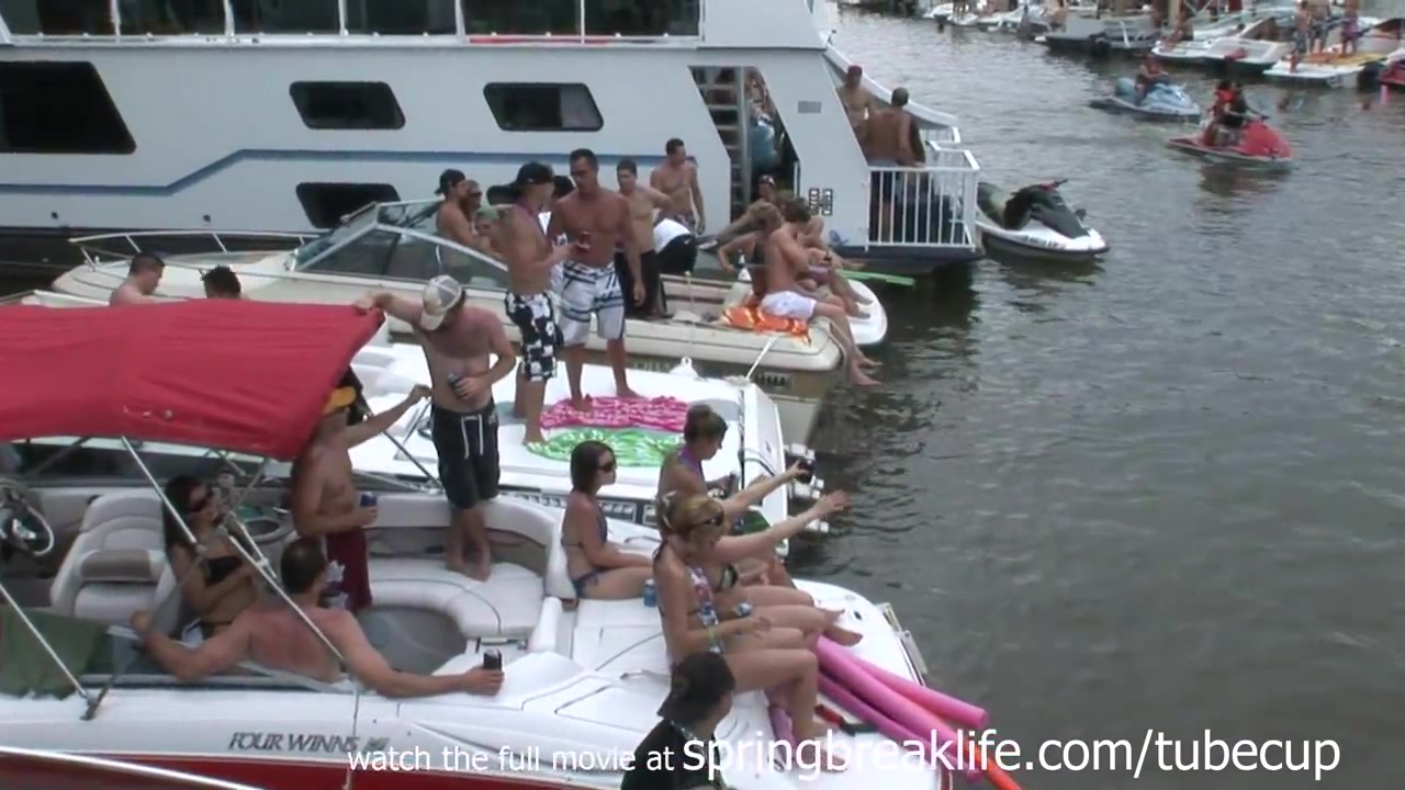 SpringBreakLife Video: 3 Girls In Hot Tub