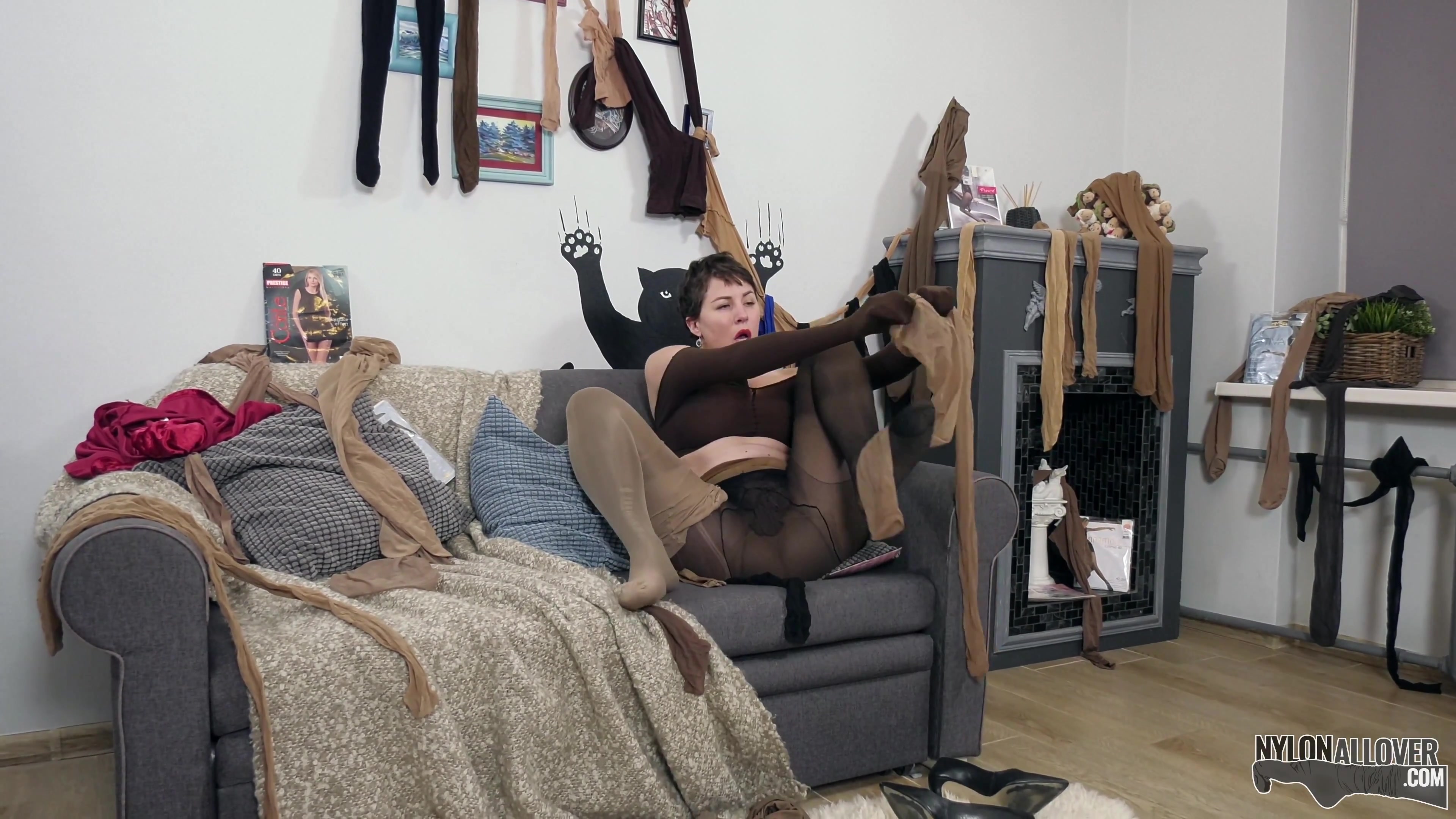 Milf Wants To Get Encased
