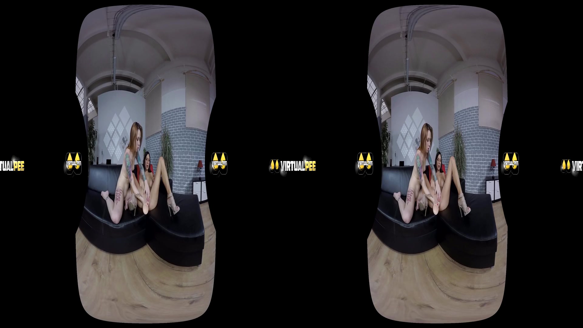 Foxy Sanie & Rachel Evans in Playful Pissing - VirtualPee