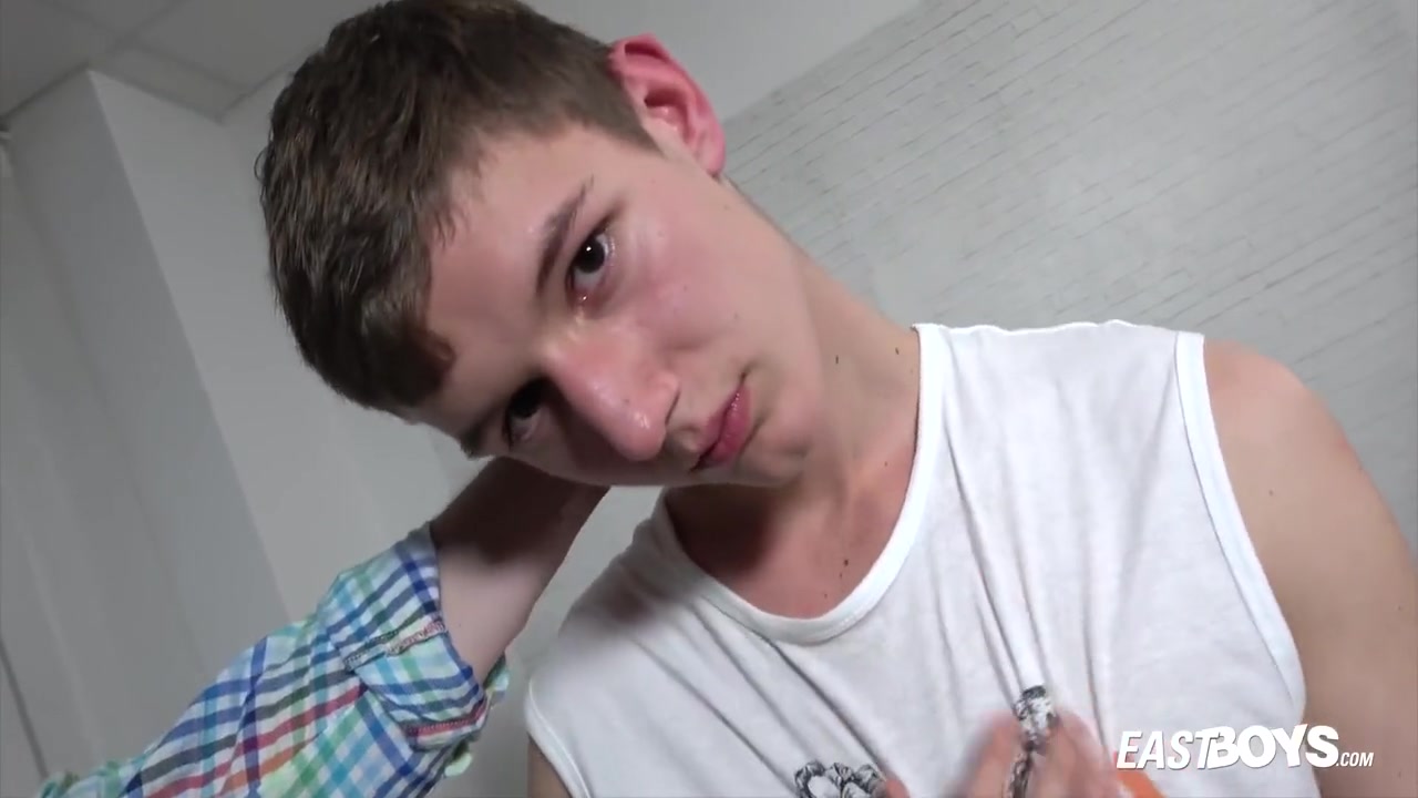 Slim Guy With Big Dick Gets Exclusive Handjob