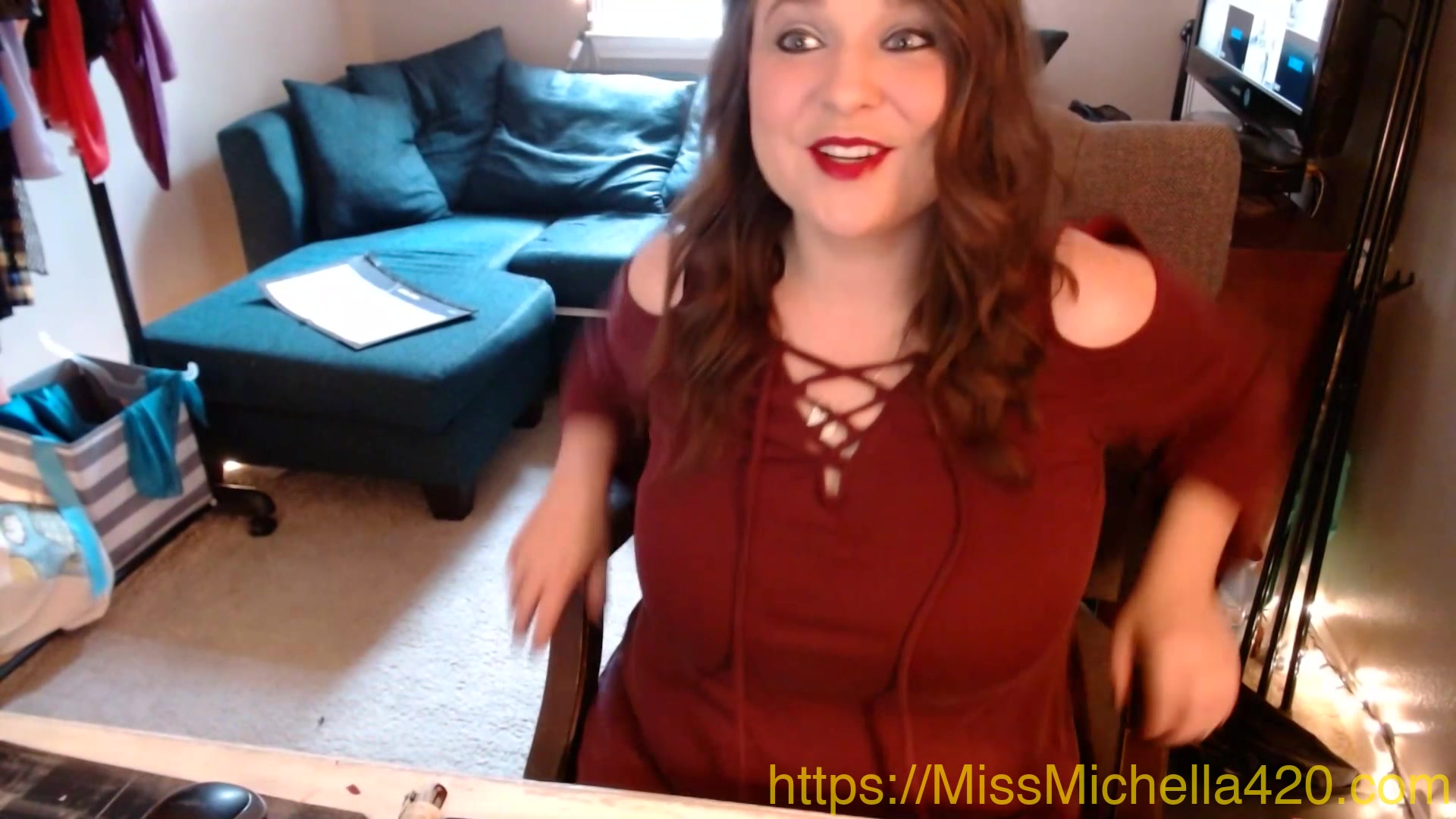 Worshipping Your Mistress Is Always The Best Way To Get Her Attention - Missmichella420