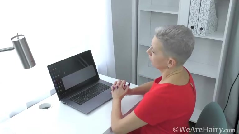 Marry masturbates at her desk with a glass dildo