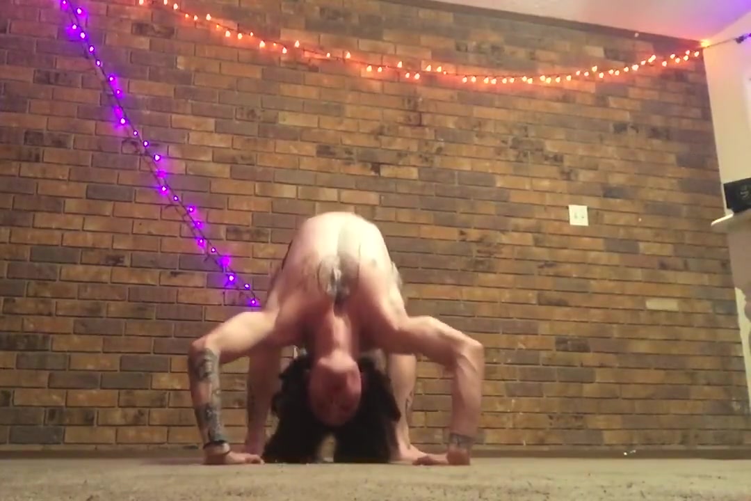 Gabriel Nude Yoga Quick Afternoon Session With Black Angel
