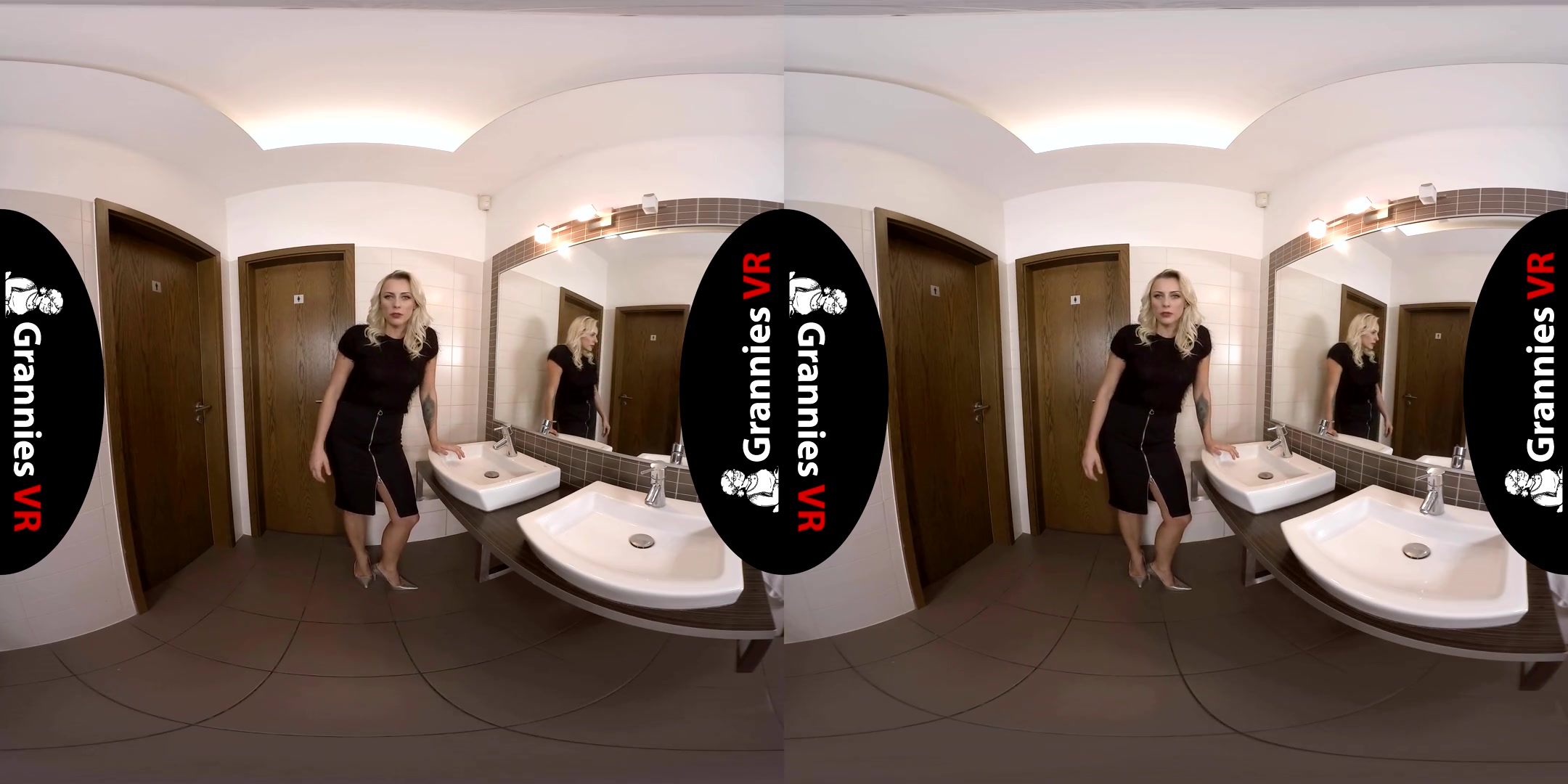 Masturbates in Restroom - SexLikeReal