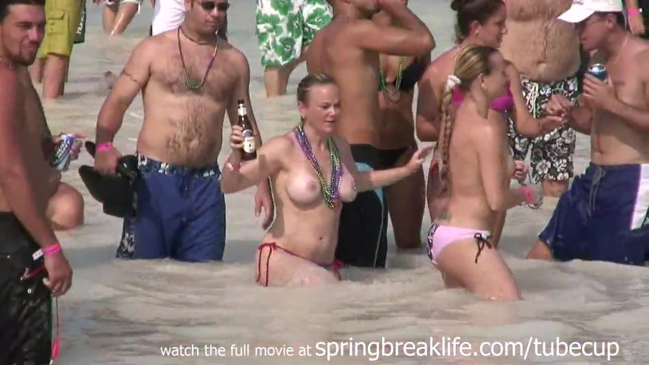 SpringBreakLife Video: Topless Twins In The Water