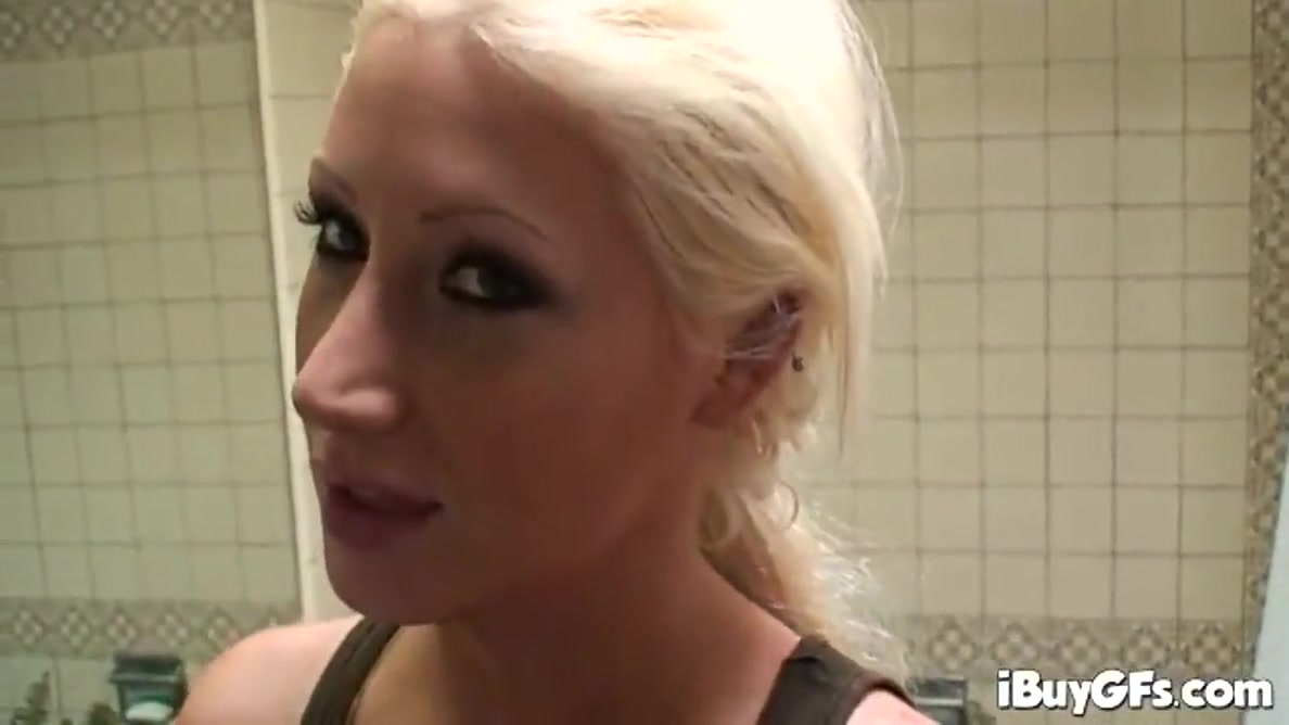 Candy Manson In Plays With Her Pussy Solo