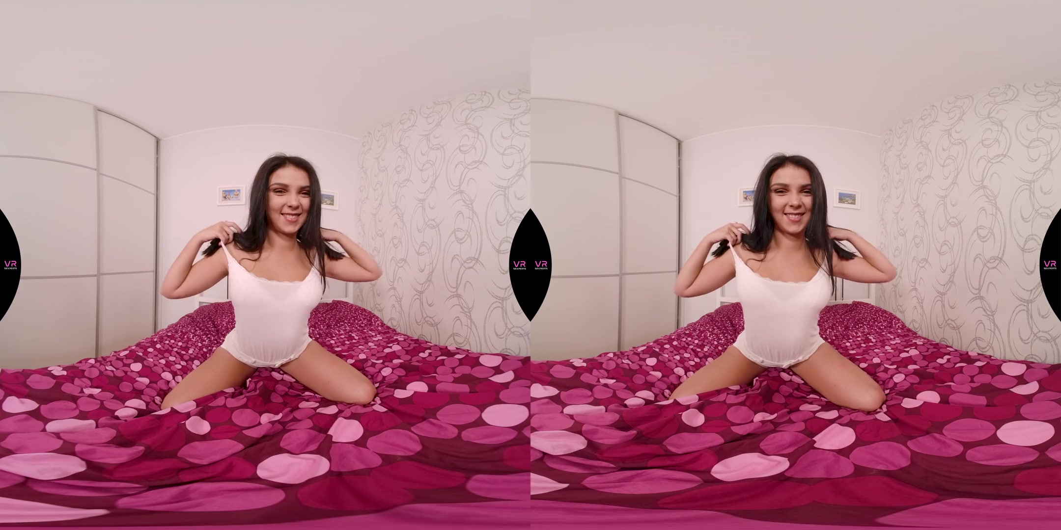 Young Girl Show Her Juicy Twat On Her Bed
