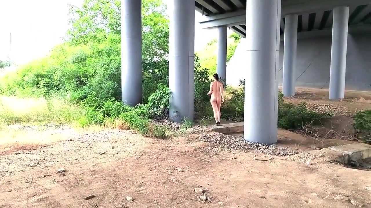Za Za Devant Le Pont