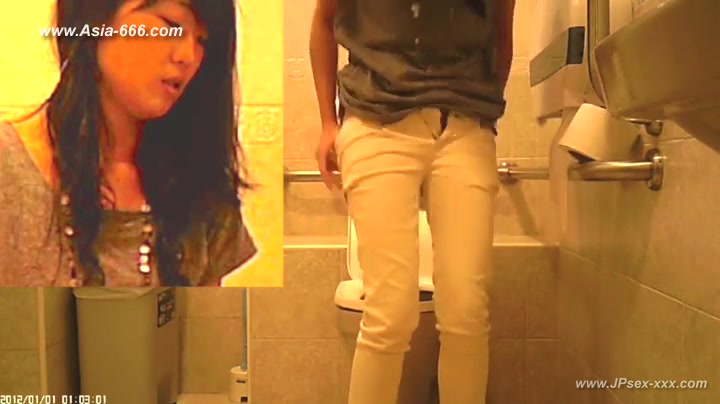 peeping taiwan girls go to toilet.3