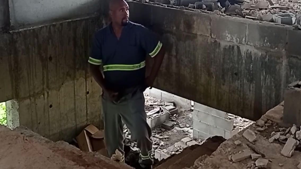 Batendo Uma Na Construcao 5 Min