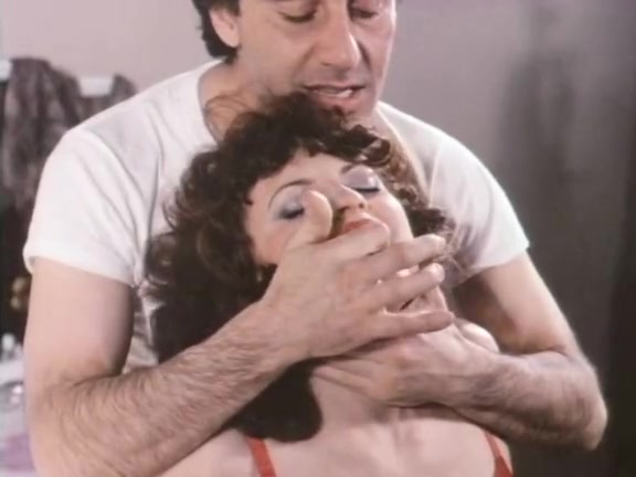 John Leslie eats a sassy brunette hair's cookie
