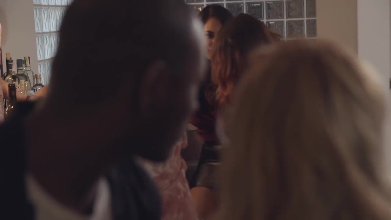 Nat Portnoy And Kali Sudhra - And Shares Bbc In Steamy Threesome