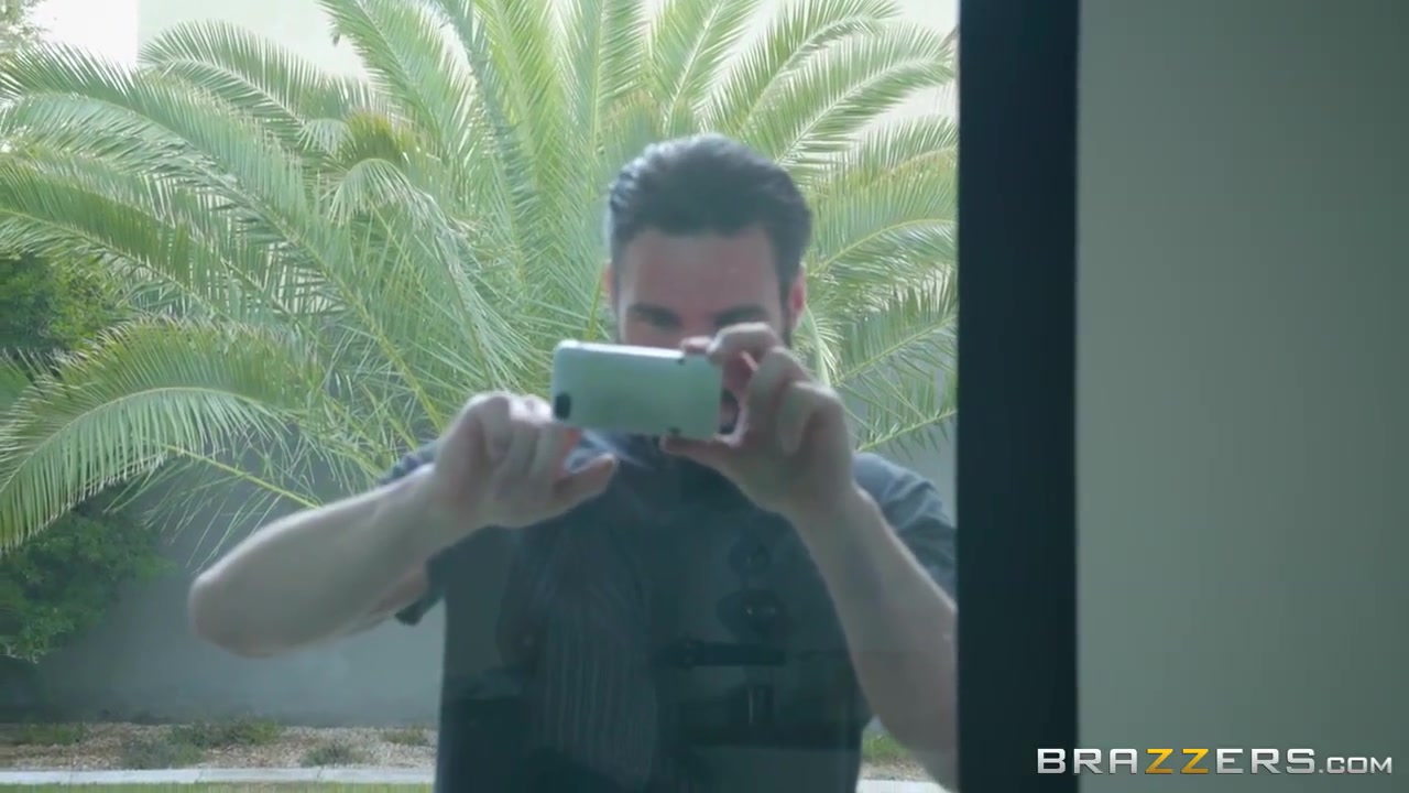 Jessa Rhodes And Charles Dera - Busty Blonde Cougar Masturbating Caught On A Cellphone Camera