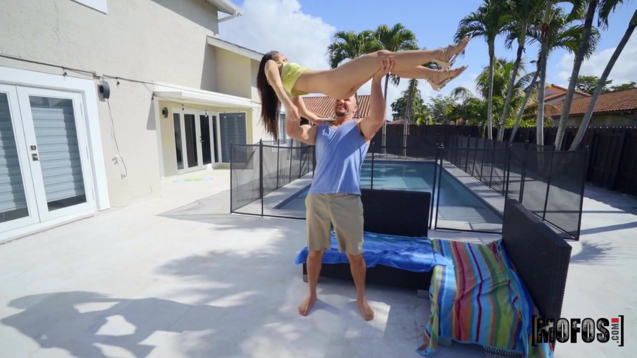 JMac & Evie Ling in Petite Asian Stretched Out - MofosNetwork