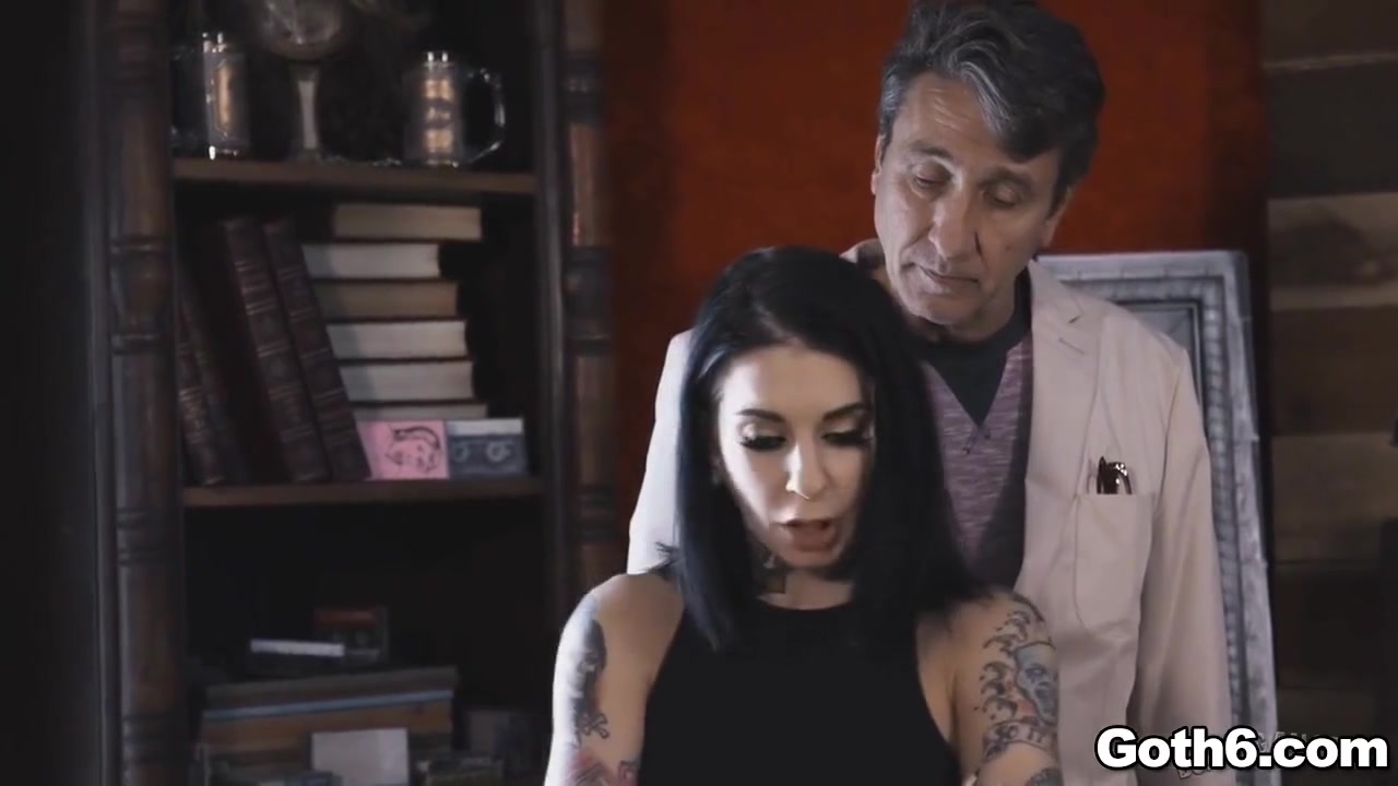 Slutty Girls Sturbates Their Holes In Front Of Old Ma kristen