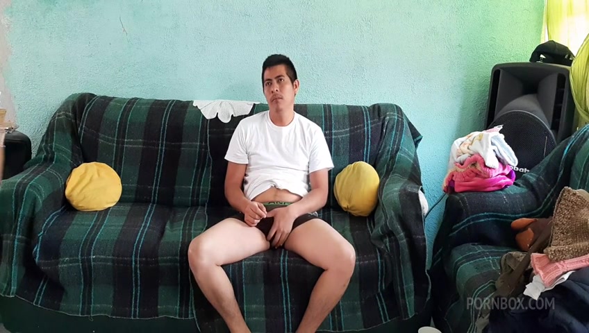 She messed with her friend's boyfriend and now she doesn't know how to tell him - PissVids