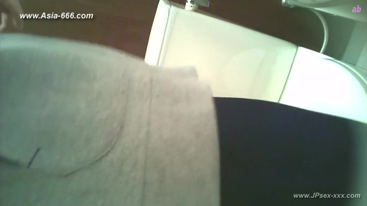 peeping Korean restaurant toilet.6