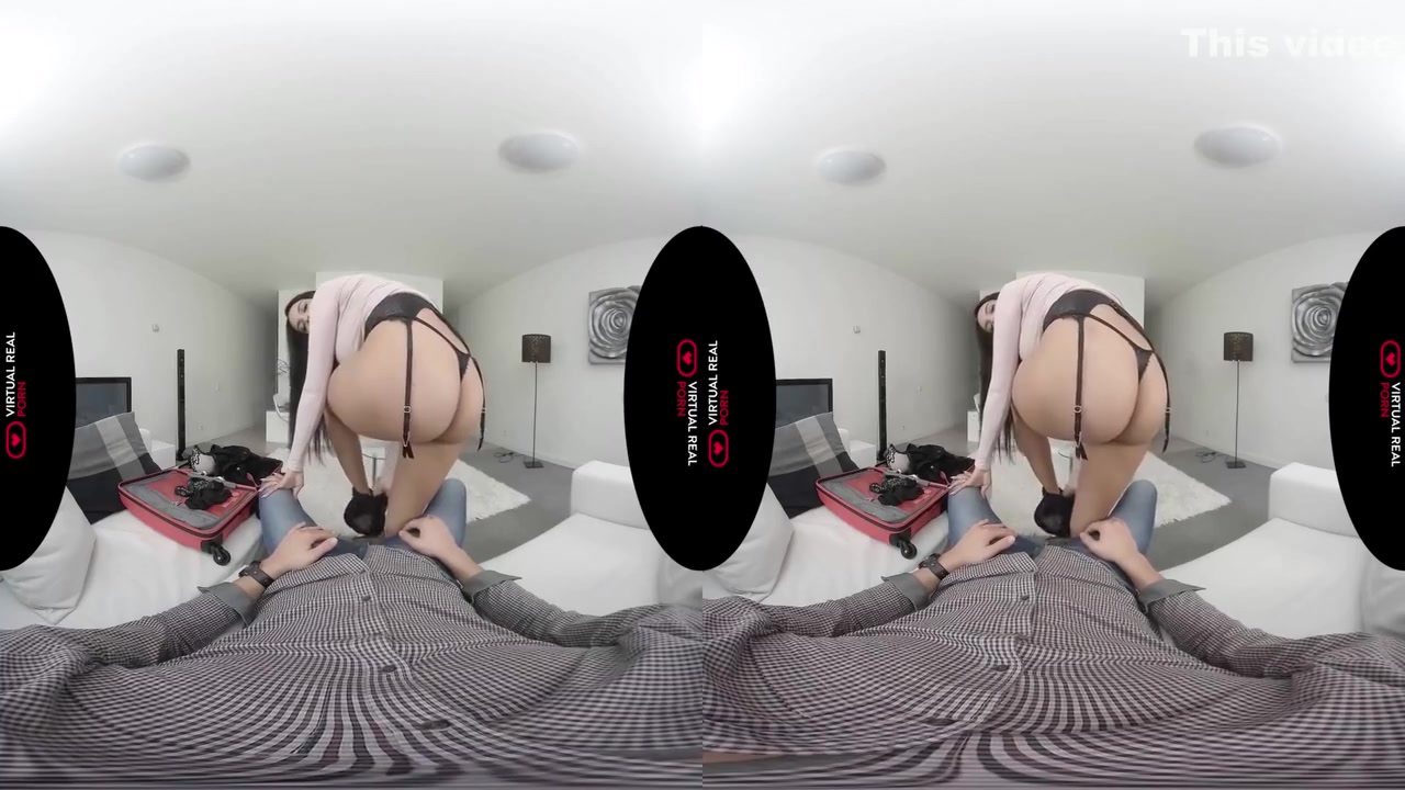 A Girl From Barcelona With Virtual Reality