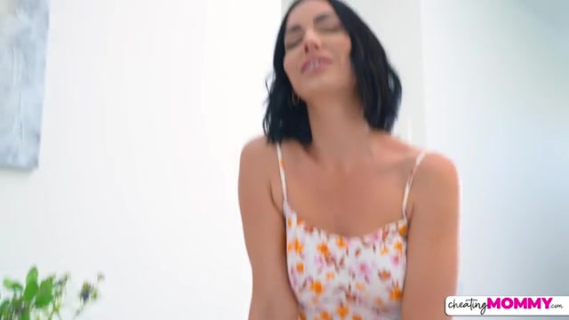 My Friends Sexy Stepmom - S1:E2 - Momlover