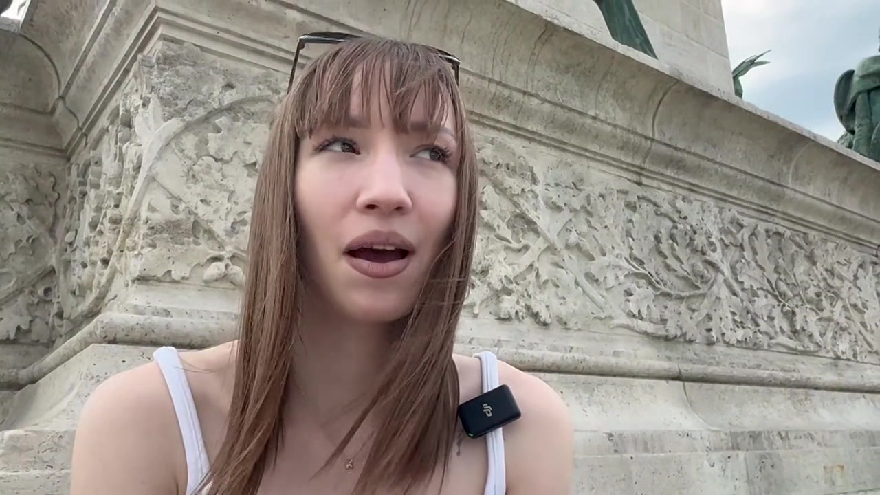 Chloe can't resist for long - Jacquie et Michel TV
