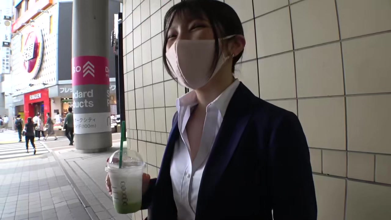 0001737_スレンダーの日本人の女性が大量潮吹きする素人ナンパのセクース